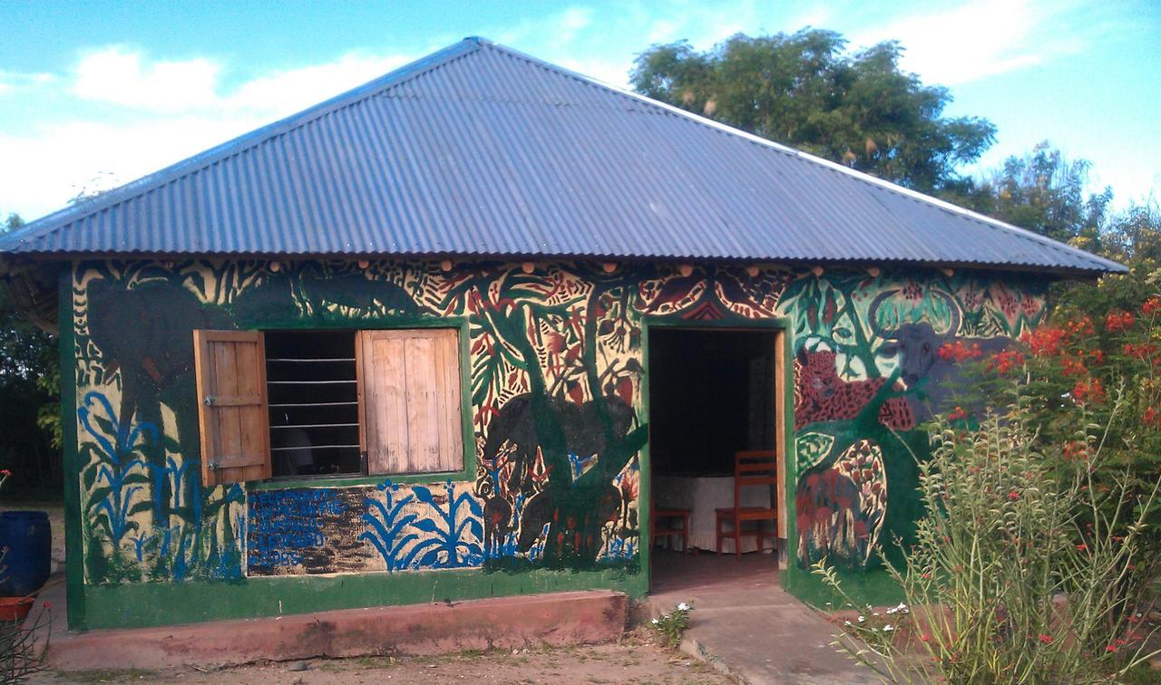 The Elephant Home Katunguru Bagian luar foto